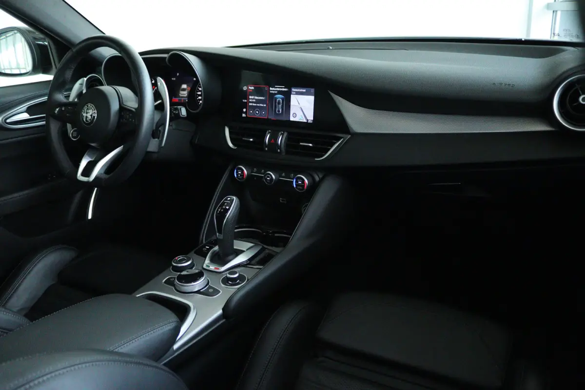 2.0 T Veloce AWD | Adapt. Cruise | Schuifdak | Camera | Memory | Elektr. Stoelen | Memory | Carplay | Navi | Keyless | Stoel+Stuurverwarming