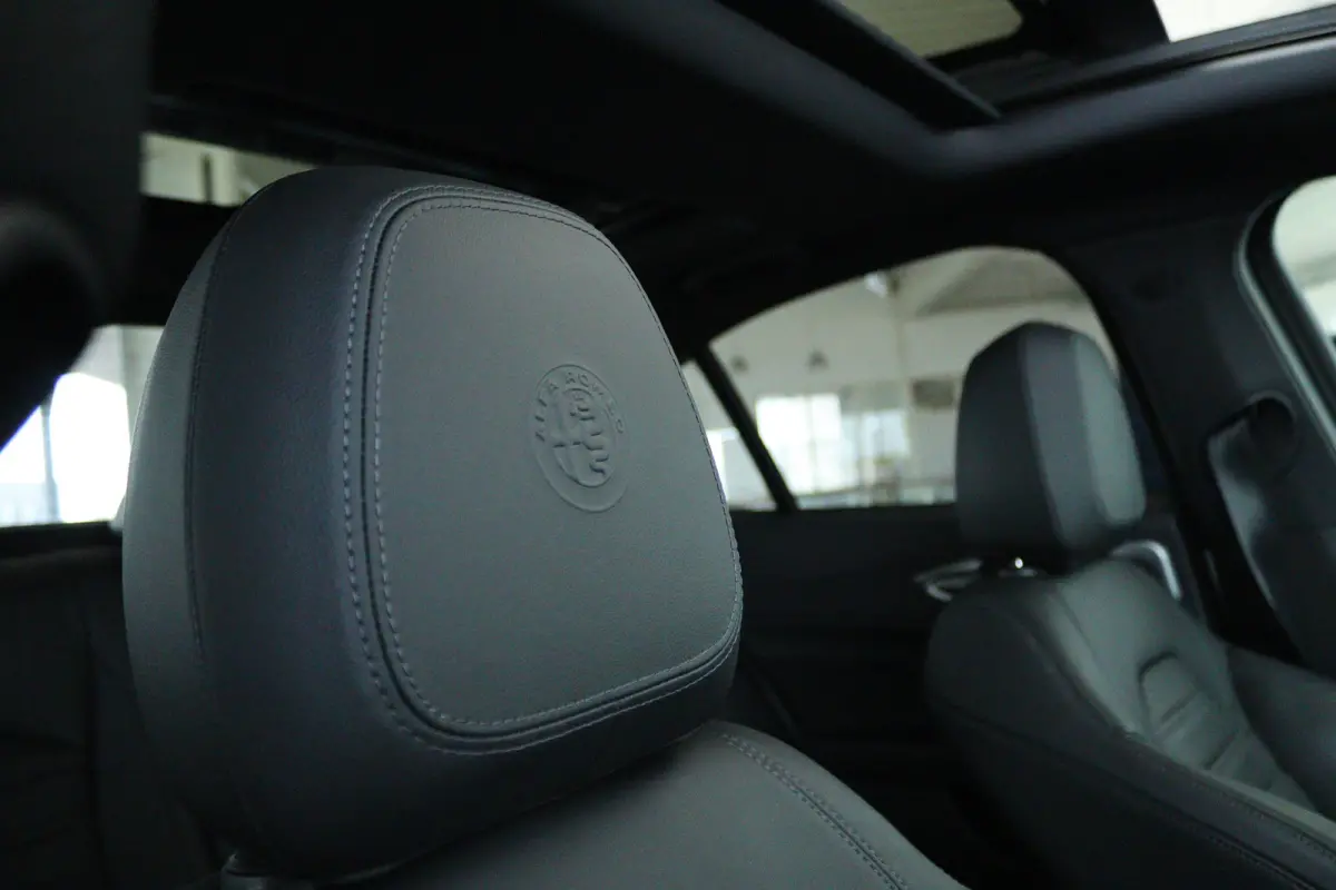 2.0 T Veloce AWD | Adapt. Cruise | Schuifdak | Camera | Memory | Elektr. Stoelen | Memory | Carplay | Navi | Keyless | Stoel+Stuurverwarming