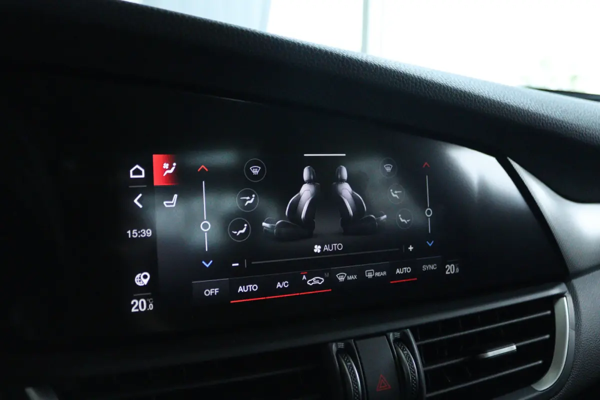 2.0 T Veloce AWD | Adapt. Cruise | Schuifdak | Camera | Memory | Elektr. Stoelen | Memory | Carplay | Navi | Keyless | Stoel+Stuurverwarming