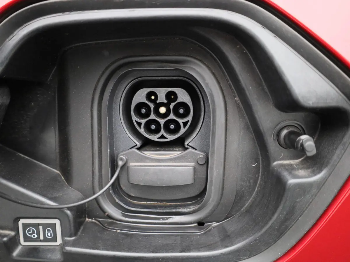 BEV 50kWh | 136pk | 3 Fase | 25.000km! | Apple Carplay/Android Auto |