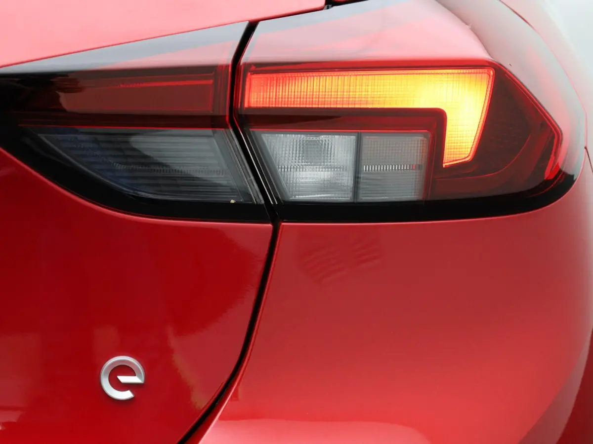 BEV 50kWh | 136pk | 3 Fase | 25.000km! | Apple Carplay/Android Auto |