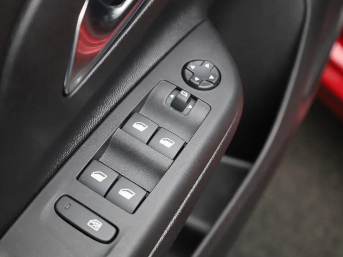 BEV 50kWh | 136pk | 3 Fase | 25.000km! | Apple Carplay/Android Auto |