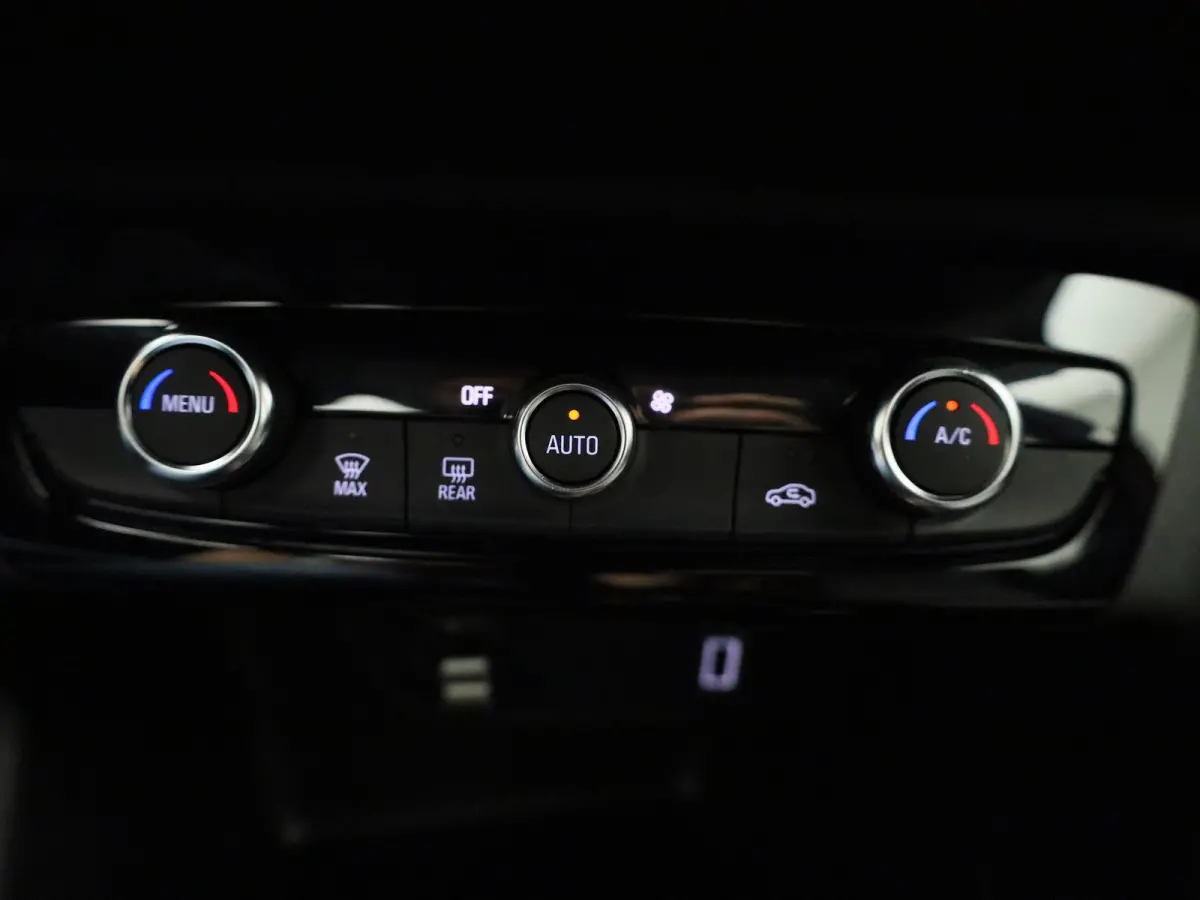 BEV 50kWh | 136pk | 3 Fase | 25.000km! | Apple Carplay/Android Auto |