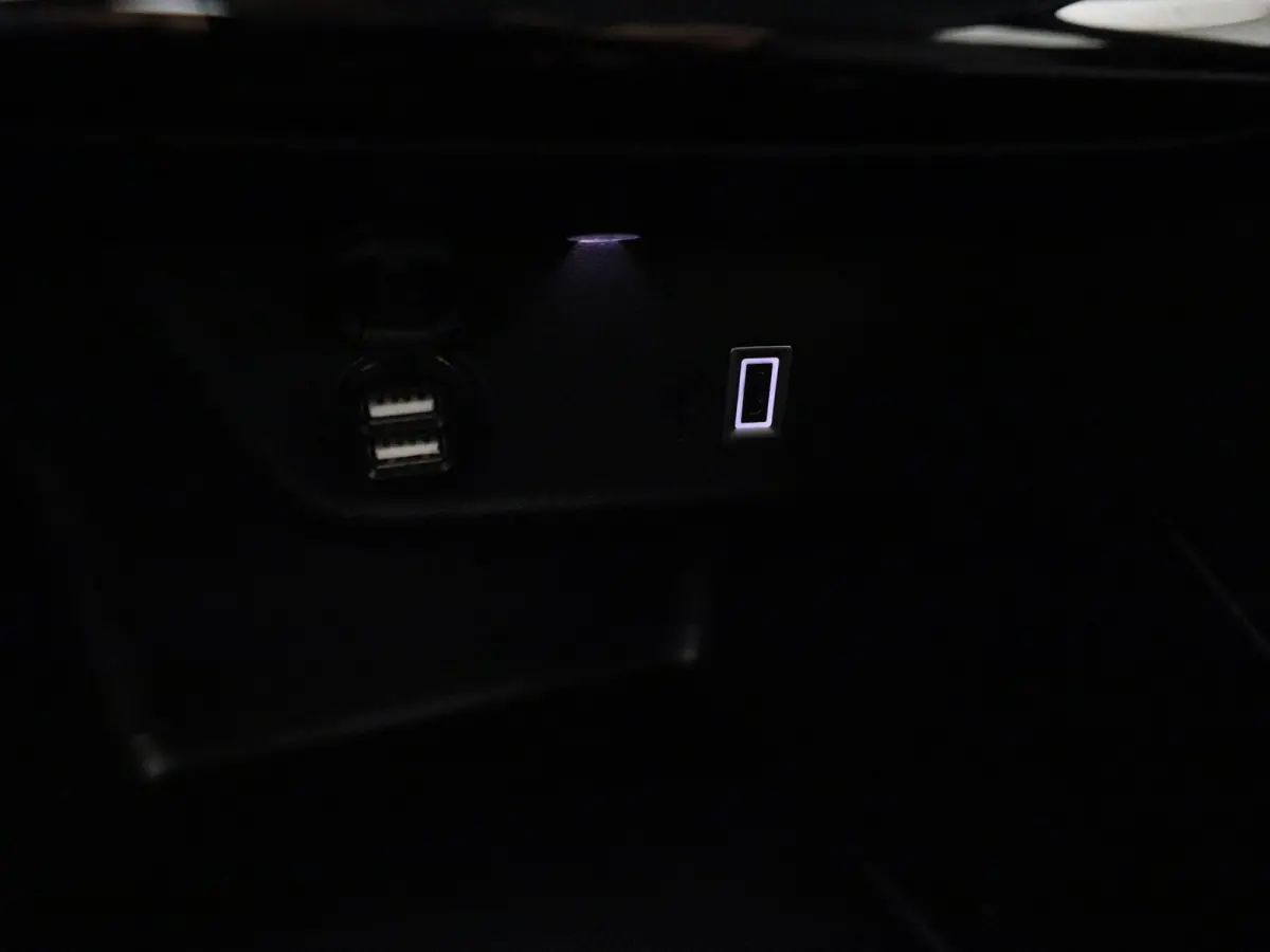 BEV 50kWh | 136pk | 3 Fase | 25.000km! | Apple Carplay/Android Auto |