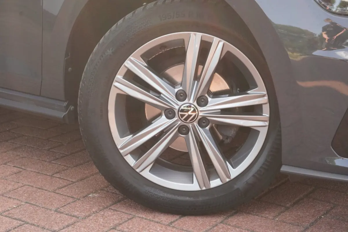 1.0 TSI Highline Business R Line+Pano-dak+Led+Navi++Keyless= DEALER ONDERDOUDEN !!