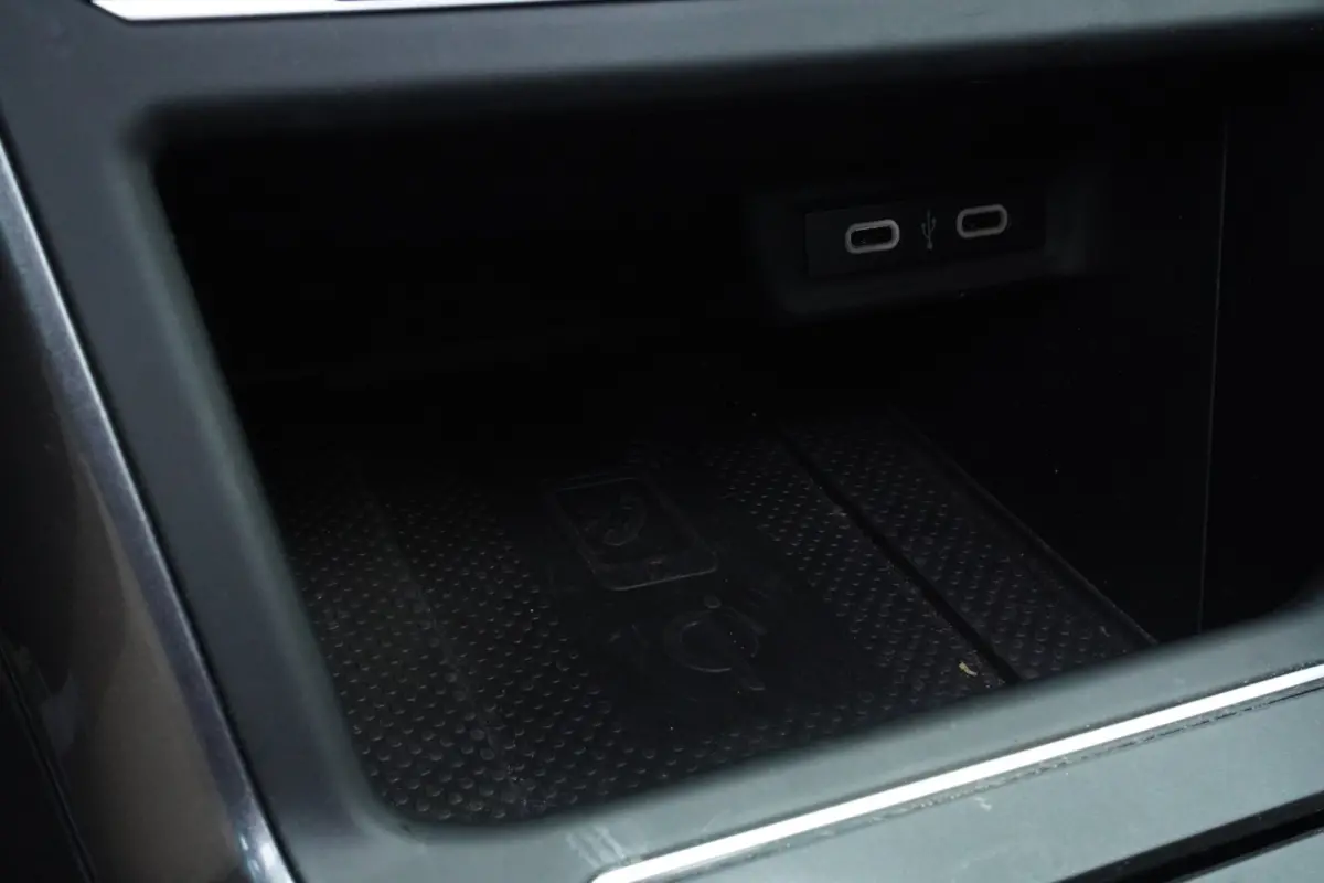 1.0 TSI Highline Business R Line+Pano-dak+Led+Navi++Keyless= DEALER ONDERDOUDEN !!