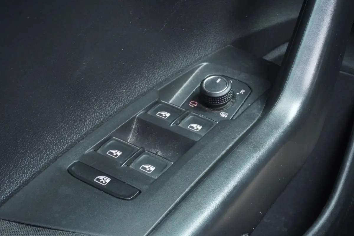 1.0 TSI Highline Business R Line+Pano-dak+Led+Navi++Keyless= DEALER ONDERDOUDEN !!