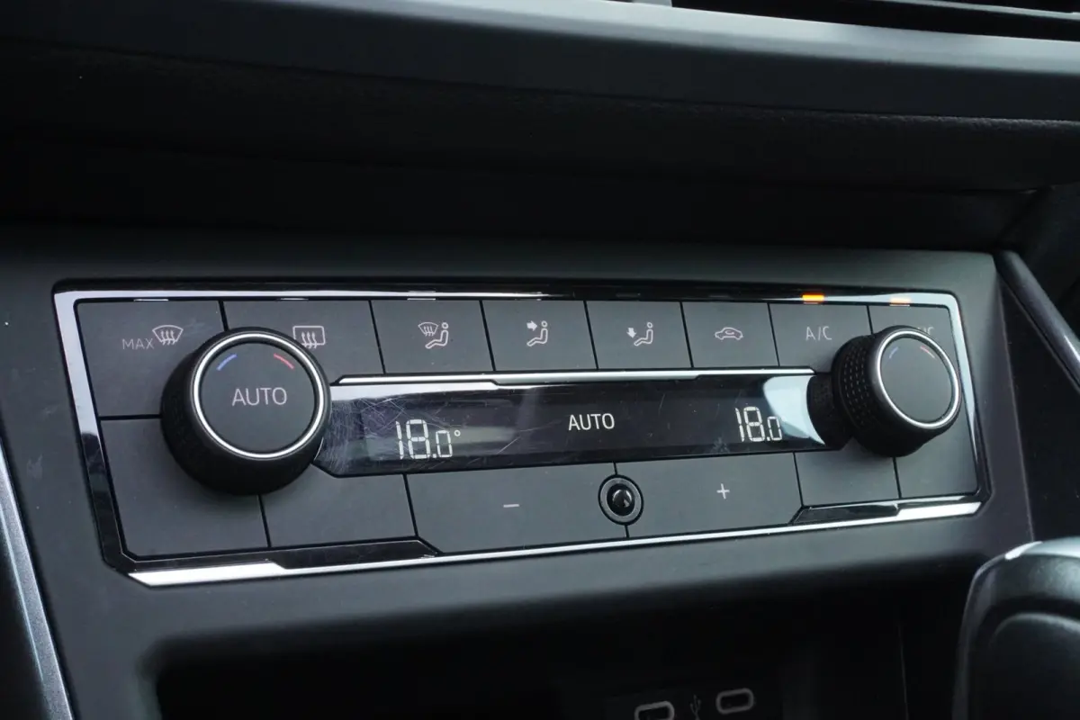 1.0 TSI Highline Business R Line+Pano-dak+Led+Navi++Keyless= DEALER ONDERDOUDEN !!