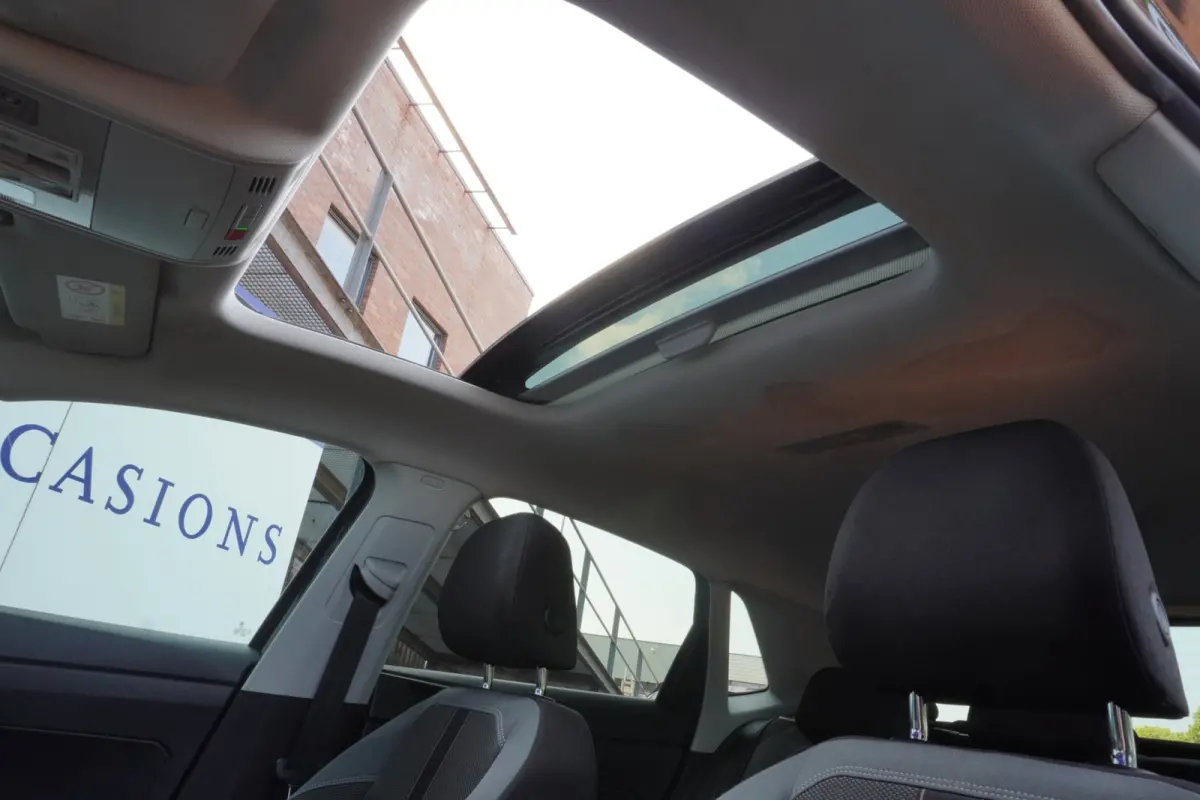 1.0 TSI Highline Business R Line+Pano-dak+Led+Navi++Keyless= DEALER ONDERDOUDEN !!