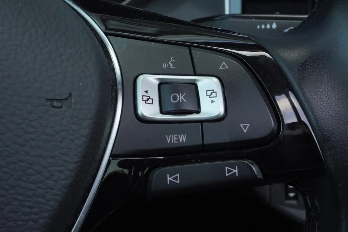 1.0 TSI Highline Business R Line+Pano-dak+Led+Navi++Keyless= DEALER ONDERDOUDEN !!