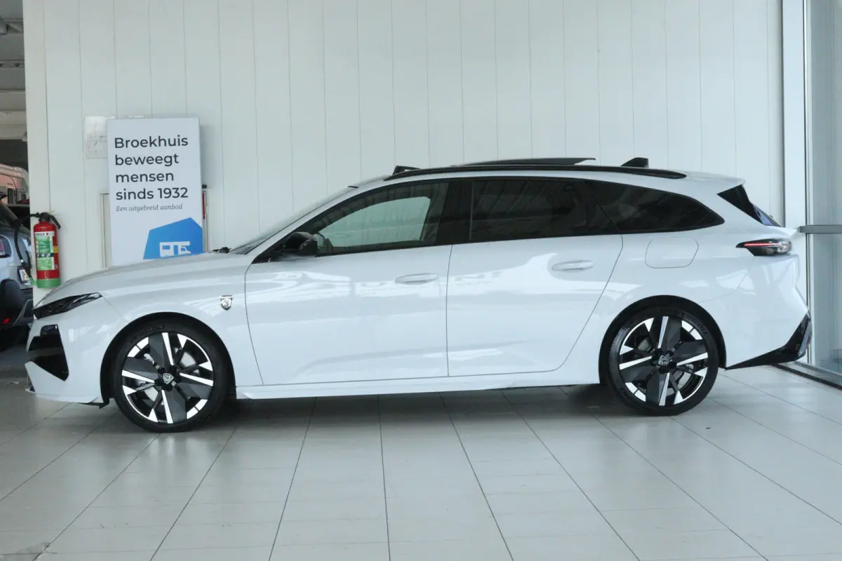 1.6 Plug-in Hybrid 195 GT | Adapt. Cruise | Focal Audio | Schuifdak | 360 Camera | Elektr. klep | Keyless | Carplay | Navi | Climate | MATRIX | 18 Inch | Standkachel