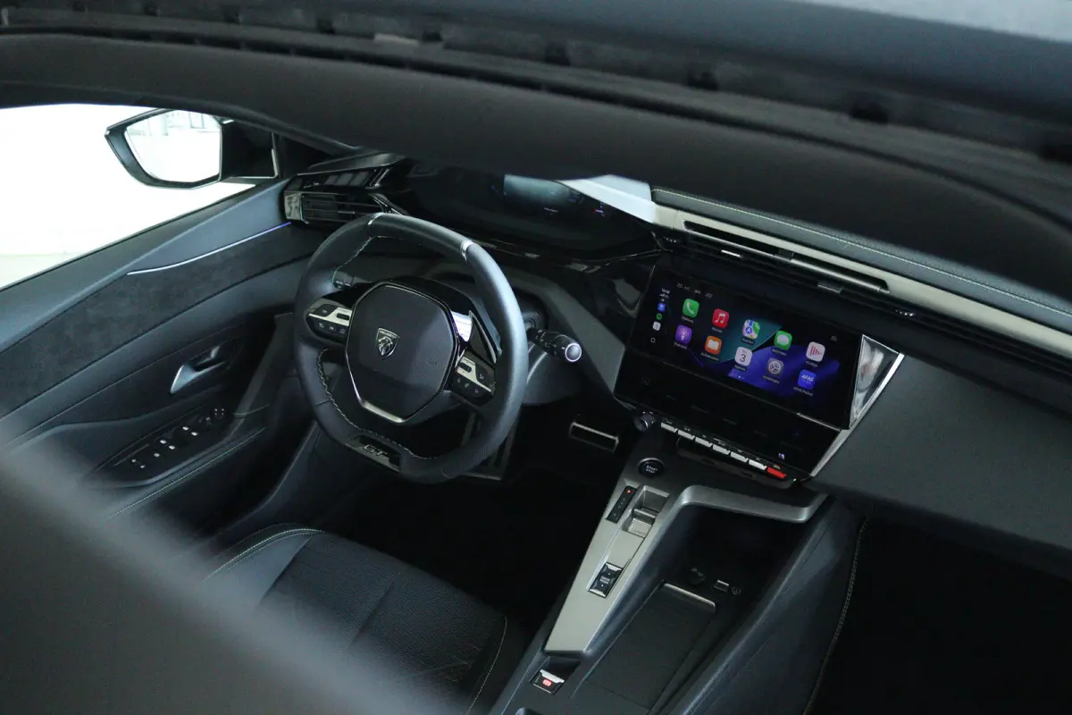1.6 Plug-in Hybrid 195 GT | Adapt. Cruise | Focal Audio | Schuifdak | 360 Camera | Elektr. klep | Keyless | Carplay | Navi | Climate | MATRIX | 18 Inch | Standkachel