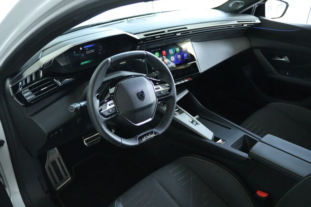 1.6 Plug-in Hybrid 195 GT | Adapt. Cruise | Focal Audio | Schuifdak | 360 Camera | Elektr. klep | Keyless | Carplay | Navi | Climate | MATRIX | 18 Inch | Standkachel