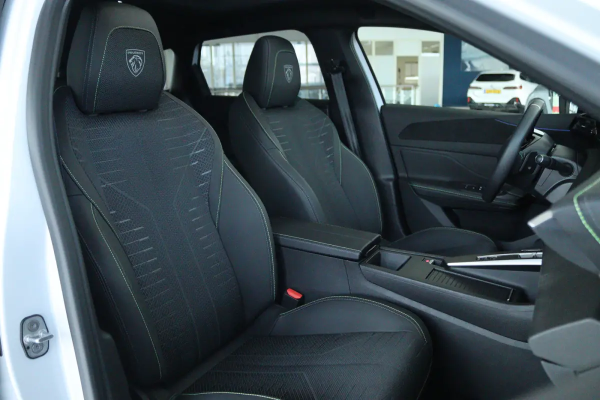 1.6 Plug-in Hybrid 195 GT | Adapt. Cruise | Focal Audio | Schuifdak | 360 Camera | Elektr. klep | Keyless | Carplay | Navi | Climate | MATRIX | 18 Inch | Standkachel