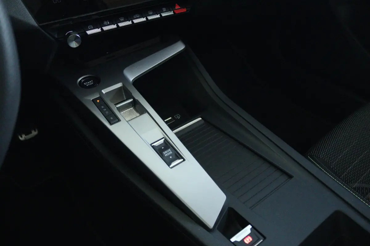 1.6 Plug-in Hybrid 195 GT | Adapt. Cruise | Focal Audio | Schuifdak | 360 Camera | Elektr. klep | Keyless | Carplay | Navi | Climate | MATRIX | 18 Inch | Standkachel