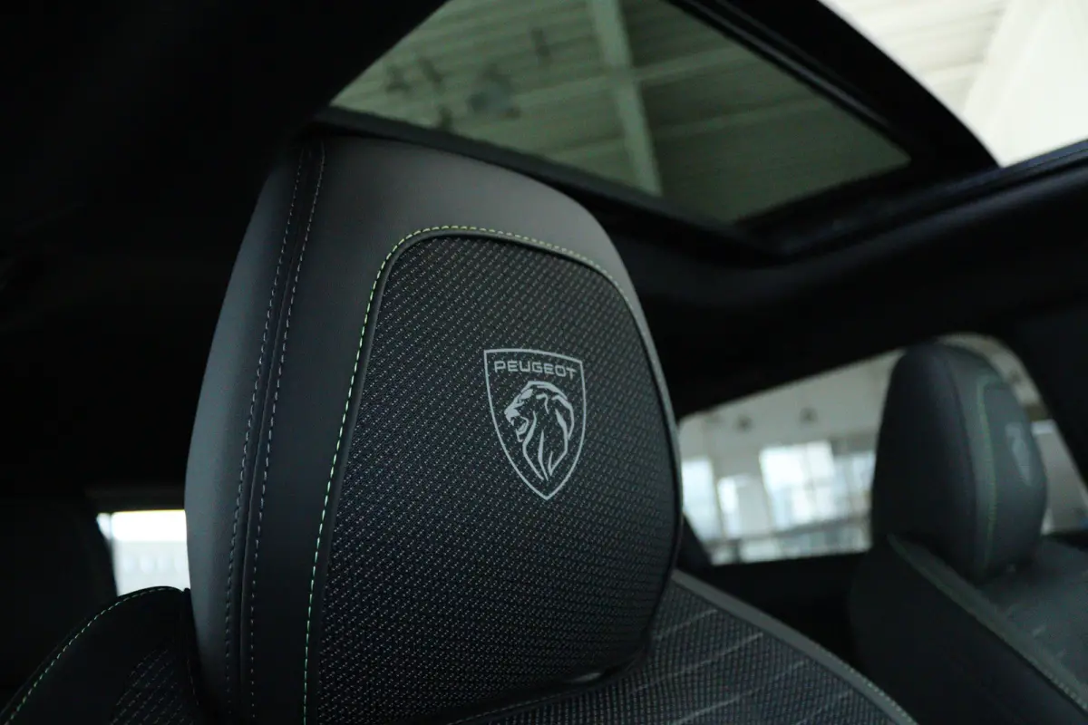 1.6 Plug-in Hybrid 195 GT | Adapt. Cruise | Focal Audio | Schuifdak | 360 Camera | Elektr. klep | Keyless | Carplay | Navi | Climate | MATRIX | 18 Inch | Standkachel