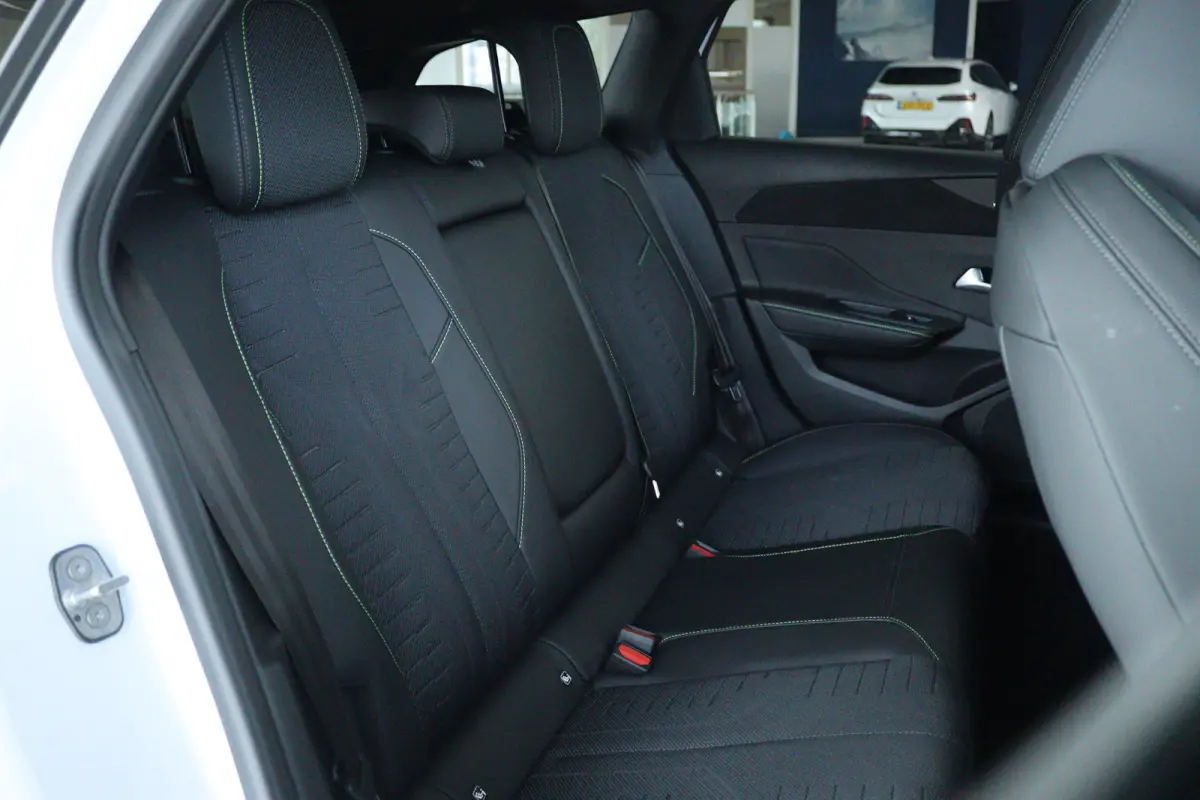 1.6 Plug-in Hybrid 195 GT | Adapt. Cruise | Focal Audio | Schuifdak | 360 Camera | Elektr. klep | Keyless | Carplay | Navi | Climate | MATRIX | 18 Inch | Standkachel