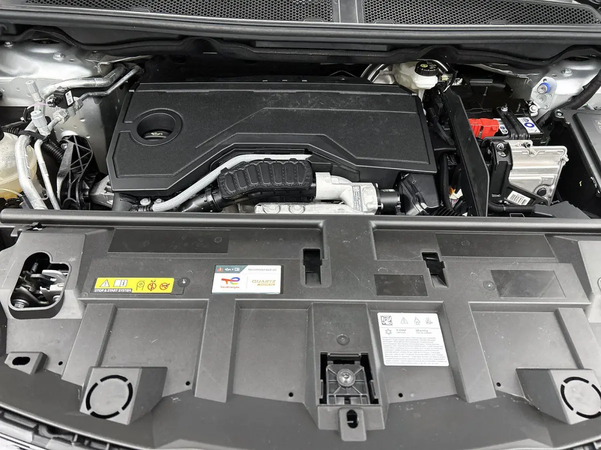 1.2 Turbo Hybrid GS Achteruitrijcamera / Apple Carplay/Android Auto / Vol Automatische airco / matrix LED koplampen / LMV 19"