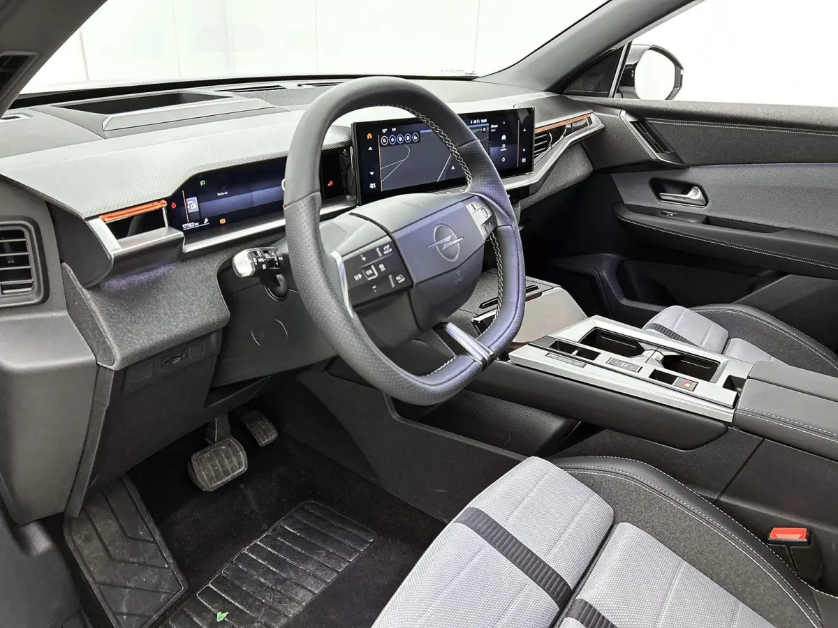 1.2 Turbo Hybrid GS Achteruitrijcamera / Apple Carplay/Android Auto / Vol Automatische airco / matrix LED koplampen / LMV 19"