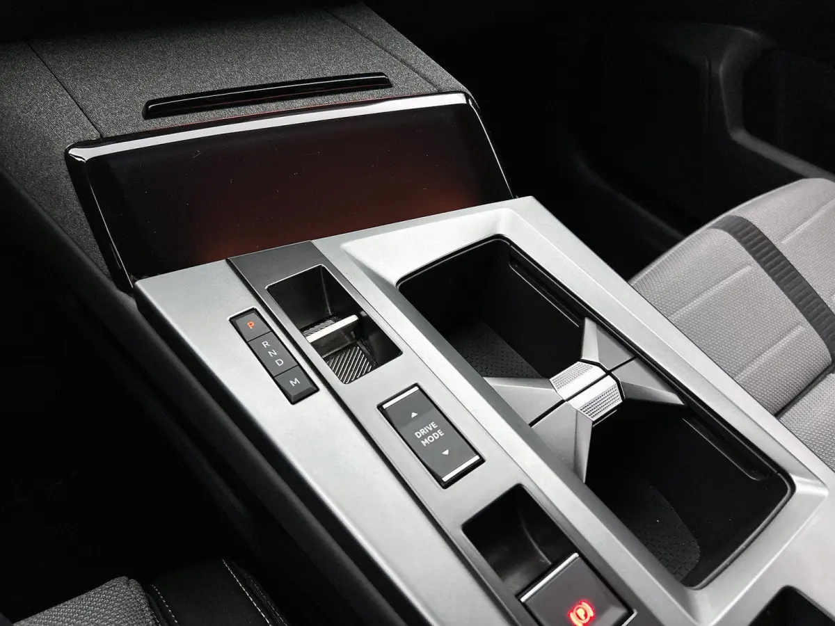 1.2 Turbo Hybrid GS Achteruitrijcamera / Apple Carplay/Android Auto / Vol Automatische airco / matrix LED koplampen / LMV 19"