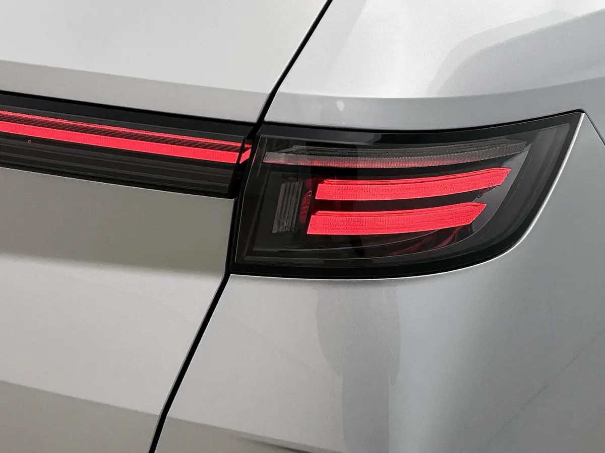 1.2 Turbo Hybrid GS Achteruitrijcamera / Apple Carplay/Android Auto / Vol Automatische airco / matrix LED koplampen / LMV 19"
