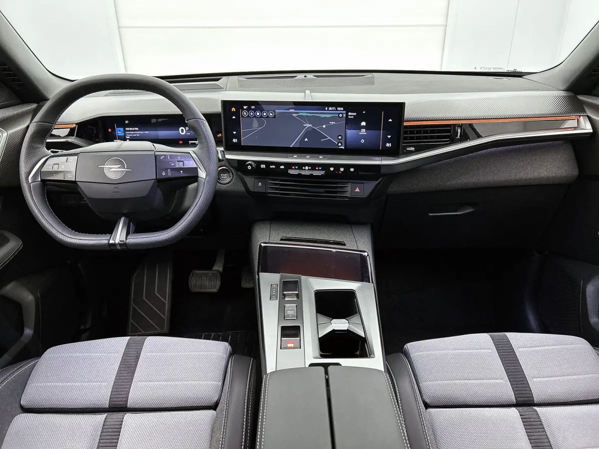 1.2 Turbo Hybrid GS Achteruitrijcamera / Apple Carplay/Android Auto / Vol Automatische airco / matrix LED koplampen / LMV 19"