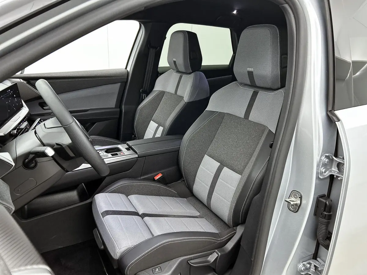 1.2 Turbo Hybrid GS Achteruitrijcamera / Apple Carplay/Android Auto / Vol Automatische airco / matrix LED koplampen / LMV 19"