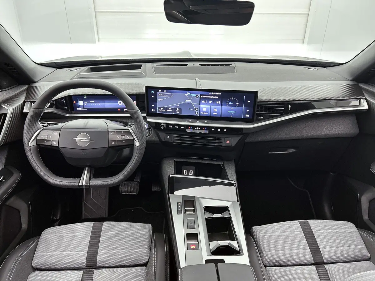 1.2 Turbo Hybrid GS | 145pk | 12.000km! | Navigatie | Camera |
