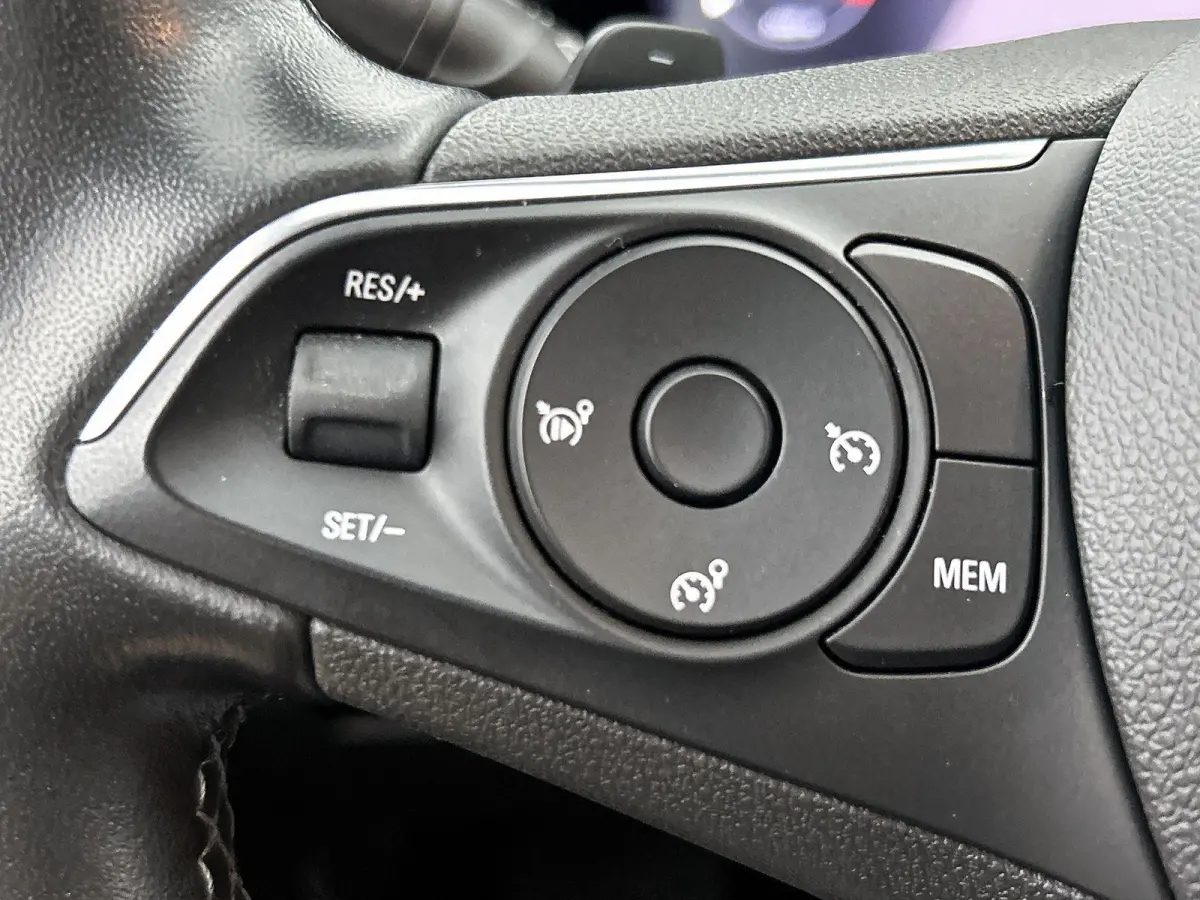 1.2 Turbo Business Edition | Navigatie | Parkeersensoren | Climate control | 18" Lichtmetalen velgen