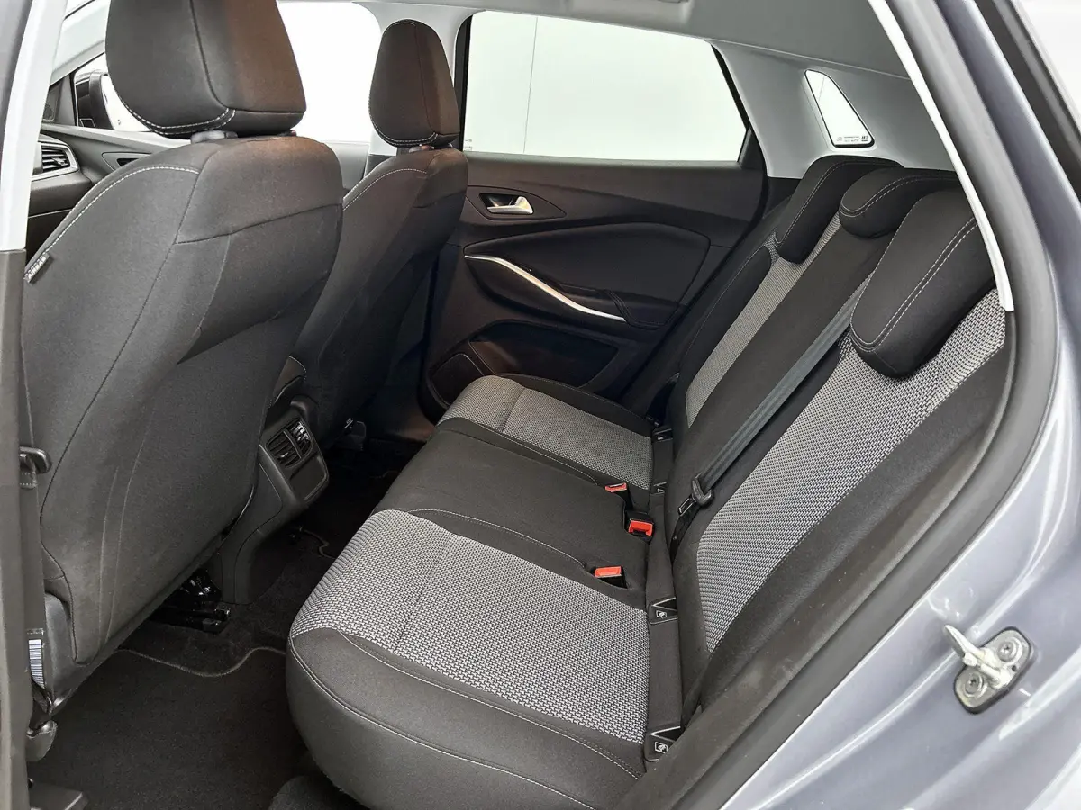 1.2 Turbo Business Edition | Navigatie | Parkeersensoren | Climate control | 18" Lichtmetalen velgen