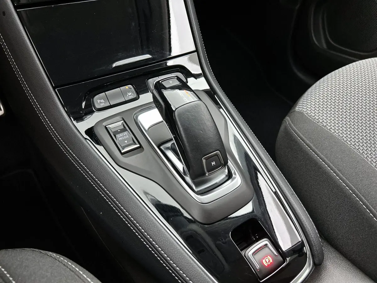1.2 Turbo Business Edition | Navigatie | Parkeersensoren | Climate control | 18" Lichtmetalen velgen