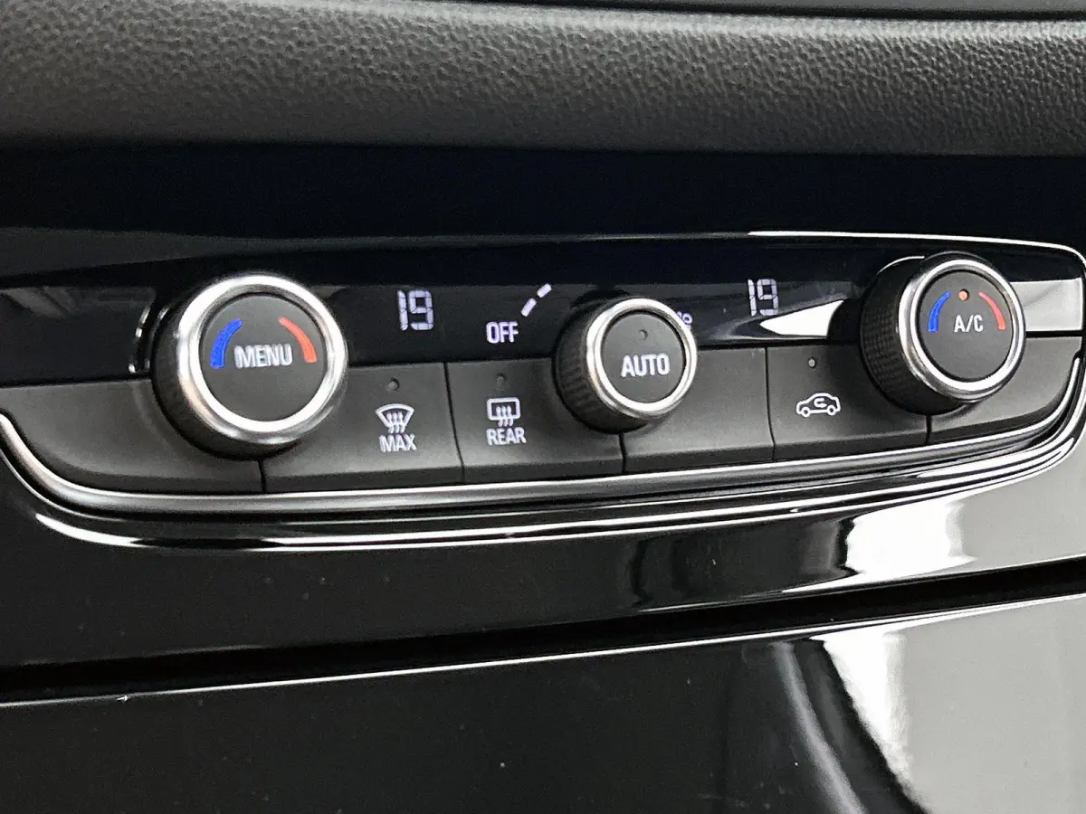 1.2 Turbo Business Edition | Navigatie | Parkeersensoren | Climate control | 18" Lichtmetalen velgen