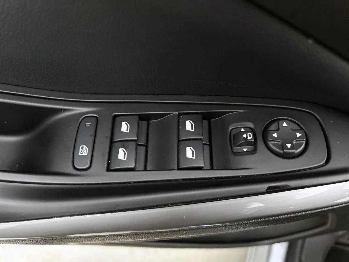 1.2 Turbo Business Edition | Navigatie | Parkeersensoren | Climate control | 18" Lichtmetalen velgen