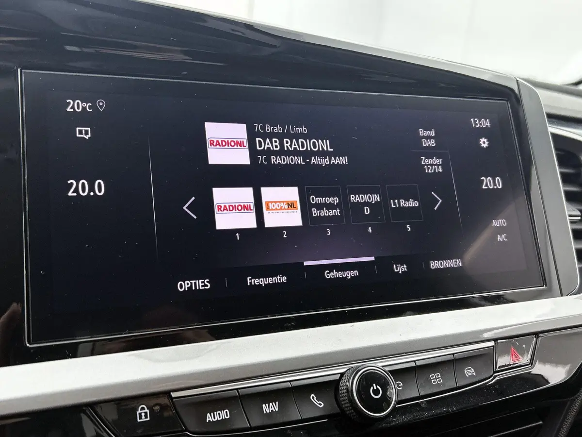 1.6 Turbo Plug-In Hybrid Level 4 | 224pk | Navigatie | Camera | Stuurverwarming | Zwarte Velgen | 35.000km! |