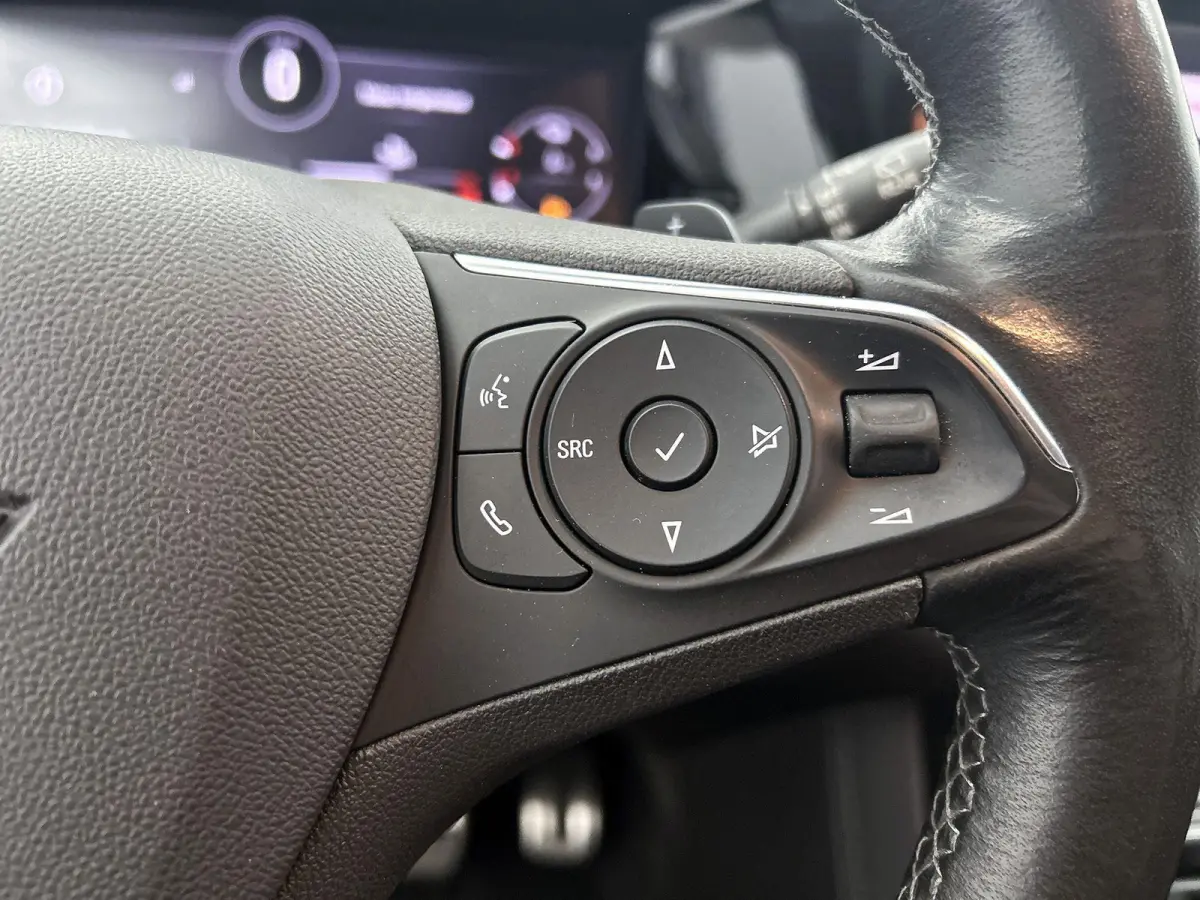1.6 Turbo Plug-In Hybrid Level 4 | 224pk | Navigatie | Camera | Stuurverwarming | Zwarte Velgen | 35.000km! |