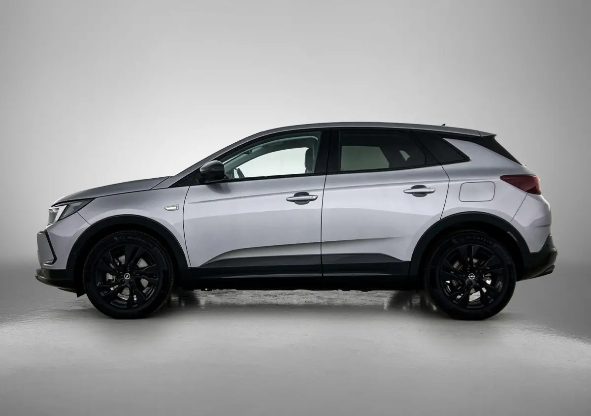 1.6 Turbo Plug-In Hybrid Level 4 | 224pk | Navigatie | Camera | Stuurverwarming | Zwarte Velgen | 35.000km! |