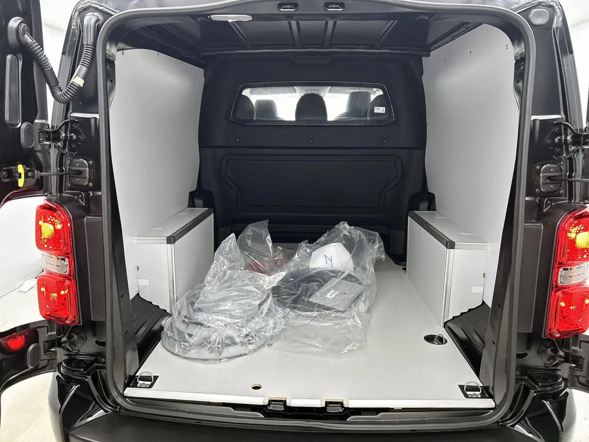 Electric L3 75 kWh DC STX | DEMO SALE