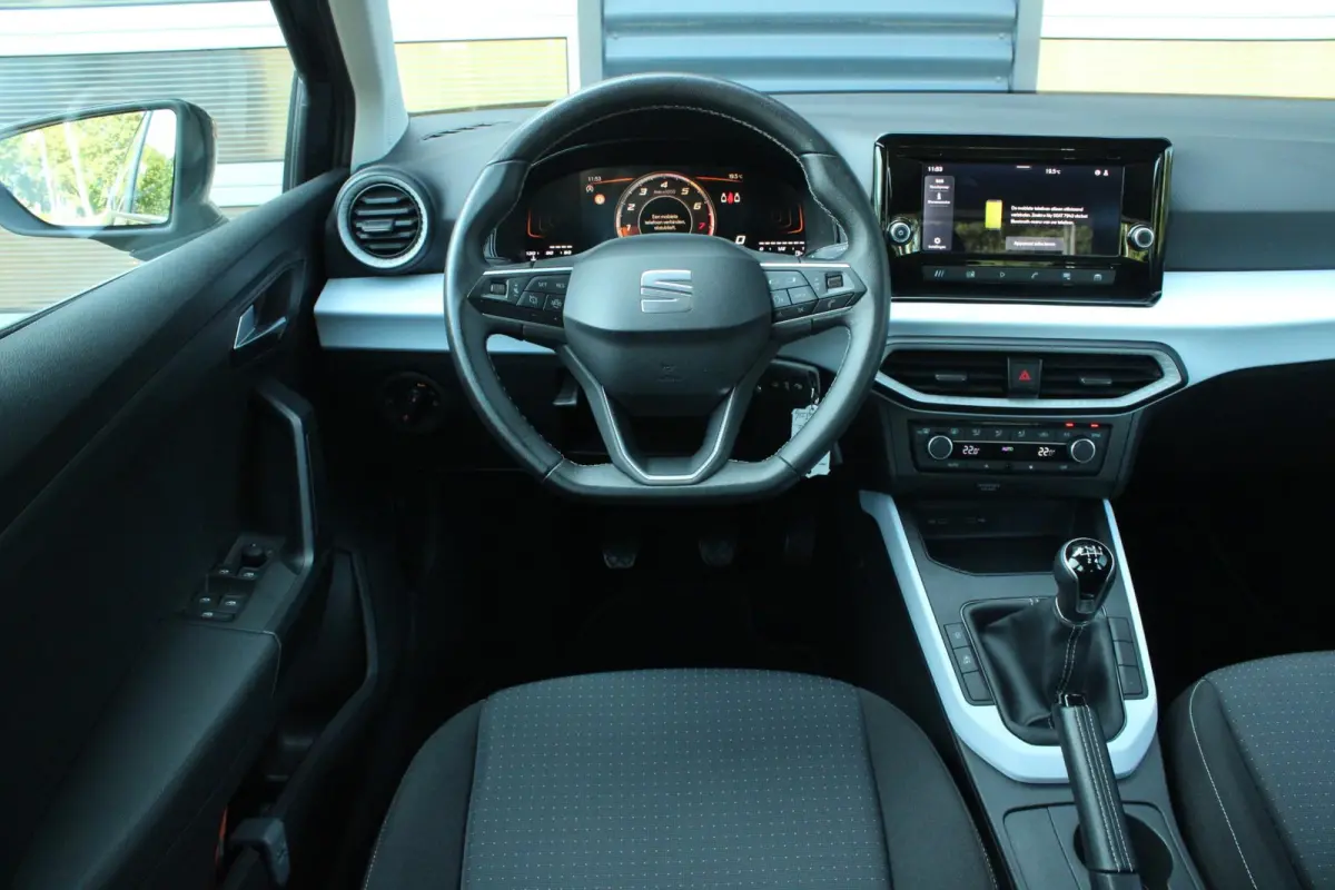 1.0 EcoTSI 95pk Style | Airco Automatisch | Parkeersensoren | Apple CarPlay/ Android Auto | Cruise Control