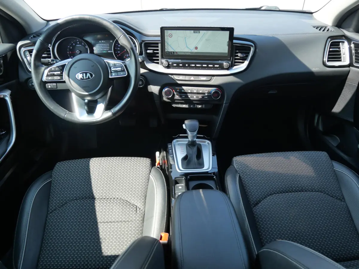 1.0 T-GDi DynamicPlusLine | Automaat | Cruise | Clima | Carplay | Camera | Keyless | Navi | Stoel-stuurverwarming |