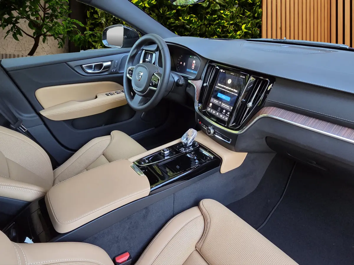 2.0 T6 Plug-in hybrid AWD Ultra Dark | Massage/ventilatie | Pano | HUD | Memory | Pilot Assist | 360 Camera