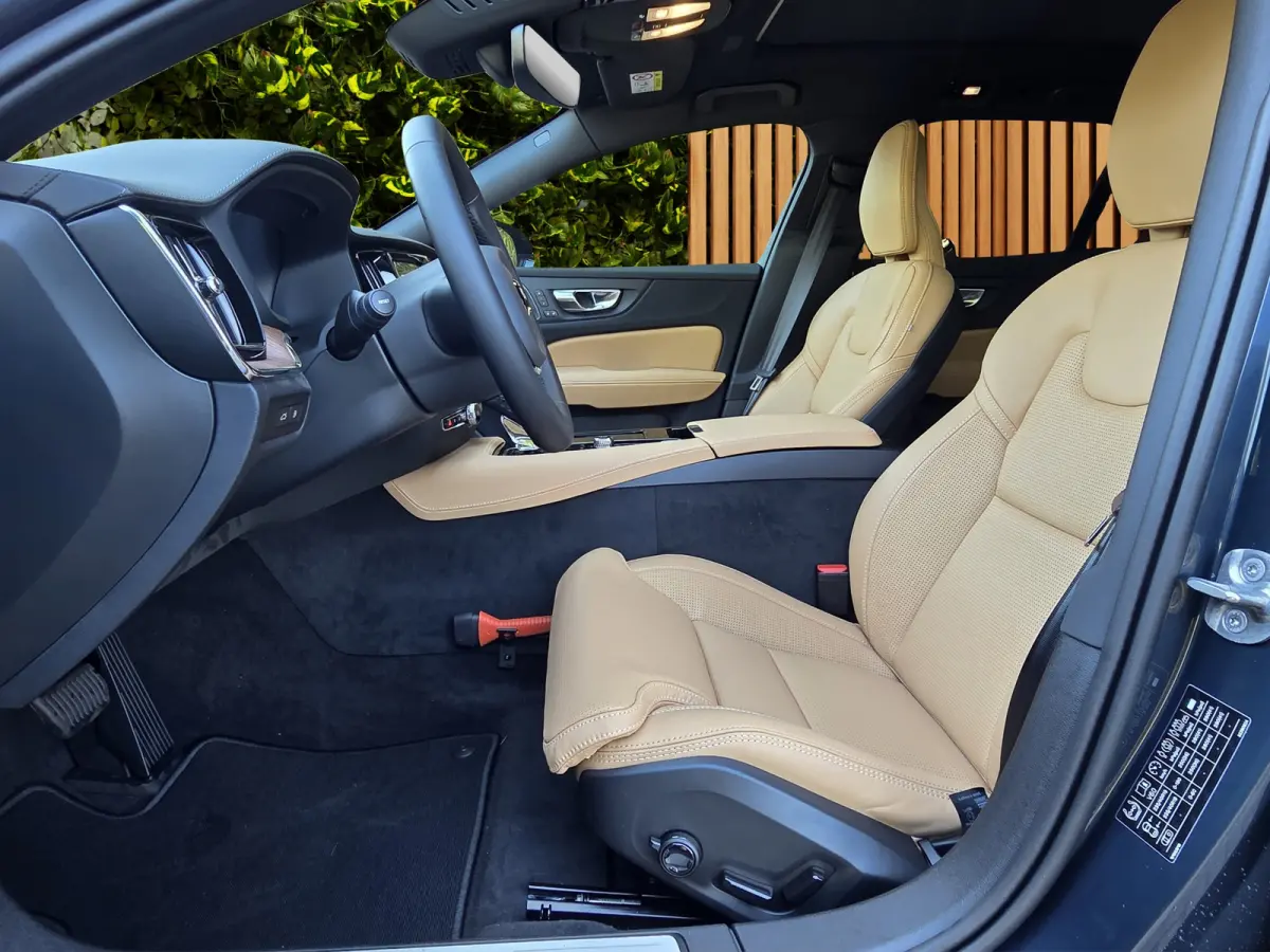 2.0 T6 Plug-in hybrid AWD Ultra Dark | Massage/ventilatie | Pano | HUD | Memory | Pilot Assist | 360 Camera