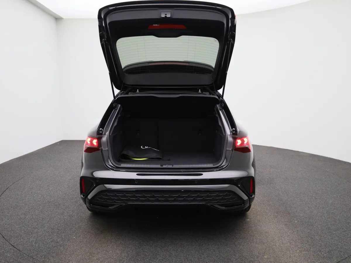 40 TFSI e S edition 204 PK | Adaptive cruise control | Achteruitrijcamera | Stoelverwarming | Climate control | Navigatie | Optiekpakket zwart plus | SONOS | Smartphone interface | Lichtmeta