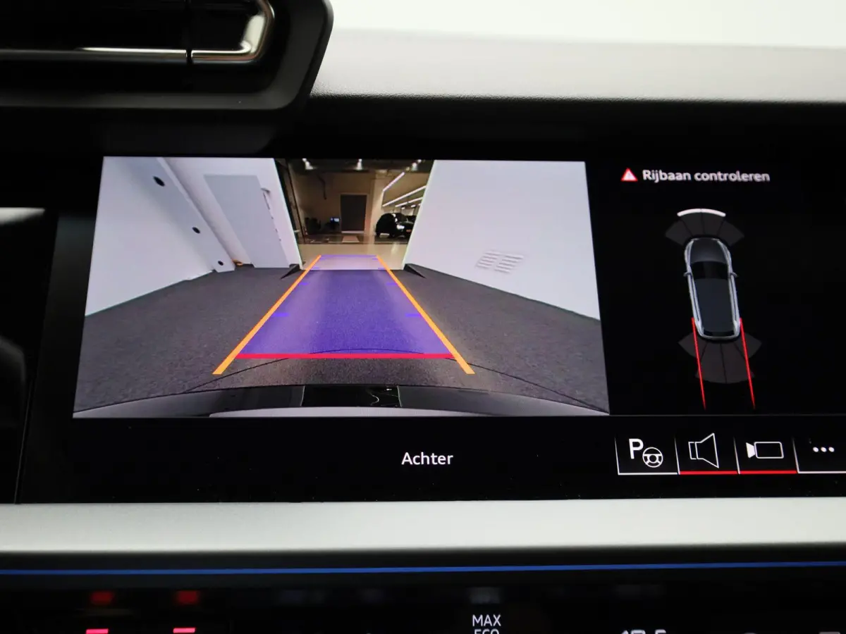 40 TFSI e S edition 204 PK | Adaptive cruise control | Achteruitrijcamera | Stoelverwarming | Climate control | Navigatie | Optiekpakket zwart plus | SONOS | Smartphone interface | Lichtmeta