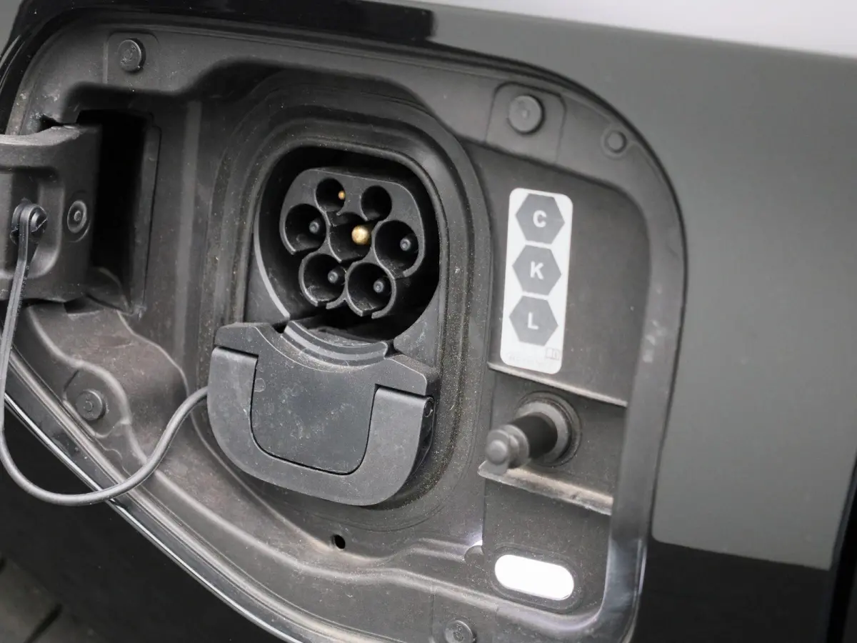 40 TFSI e S edition 204 PK | Adaptive cruise control | Achteruitrijcamera | Stoelverwarming | Climate control | Navigatie | Optiekpakket zwart plus | SONOS | Smartphone interface | Lichtmeta