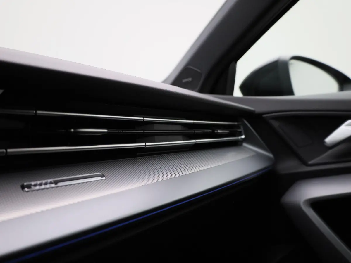 40 TFSI e S edition 204 PK | Adaptive cruise control | Achteruitrijcamera | Stoelverwarming | Climate control | Navigatie | Optiekpakket zwart plus | SONOS | Smartphone interface | Lichtmeta