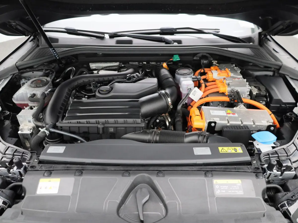 40 TFSI e S edition 204 PK | Adaptive cruise control | Achteruitrijcamera | Stoelverwarming | Climate control | Navigatie | Optiekpakket zwart plus | SONOS | Smartphone interface | Lichtmeta