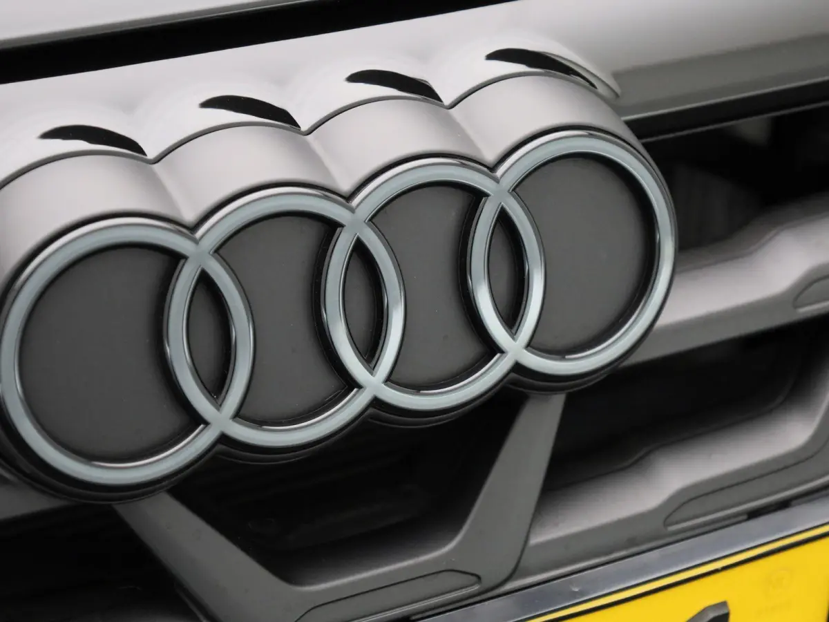 40 TFSI e S edition 204 PK | Adaptive cruise control | Achteruitrijcamera | Stoelverwarming | Climate control | Navigatie | Optiekpakket zwart plus | SONOS | Smartphone interface | Lichtmeta