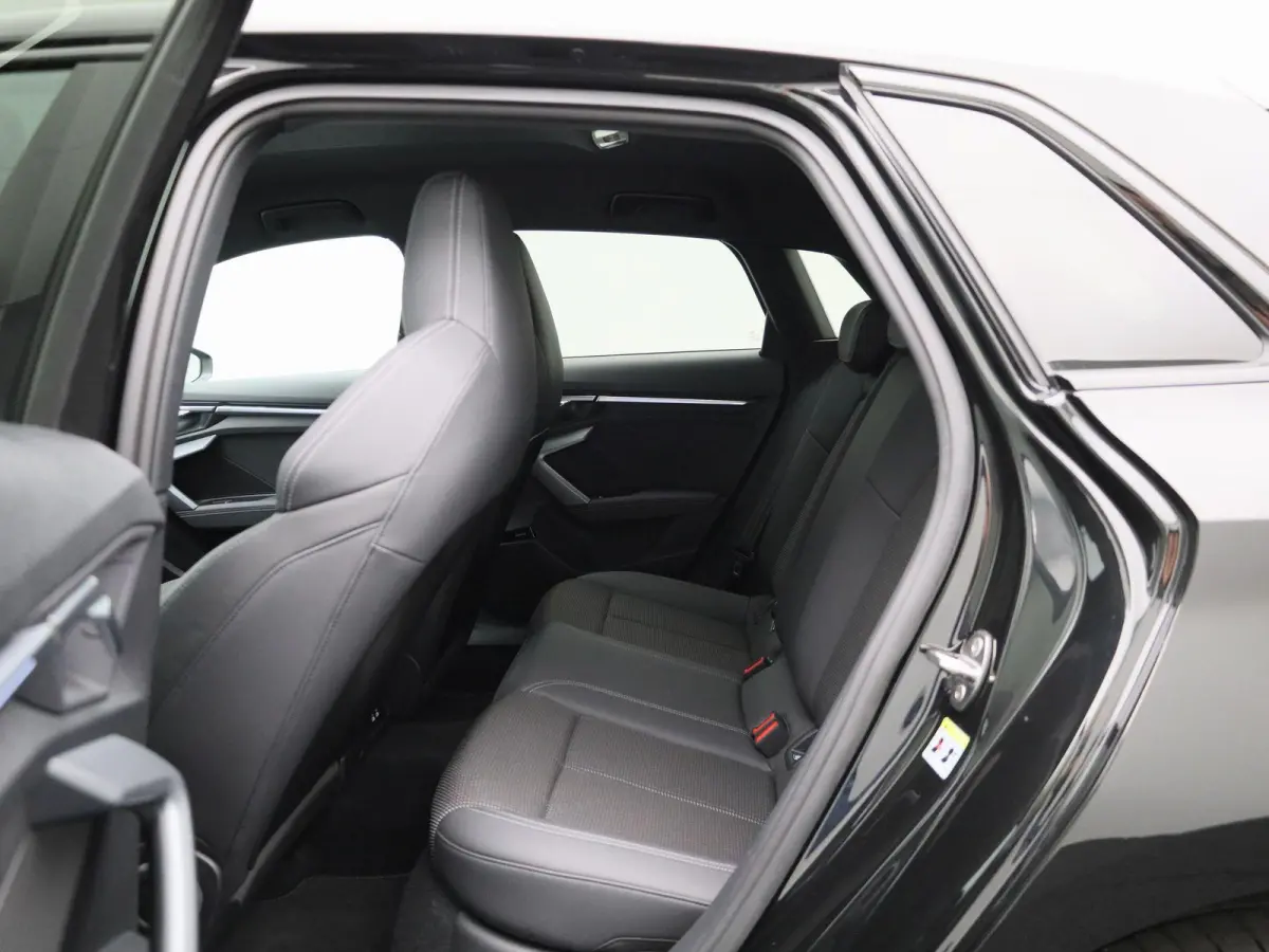 40 TFSI e S edition 204 PK | Adaptive cruise control | Achteruitrijcamera | Stoelverwarming | Climate control | Navigatie | Optiekpakket zwart plus | SONOS | Smartphone interface | Lichtmeta
