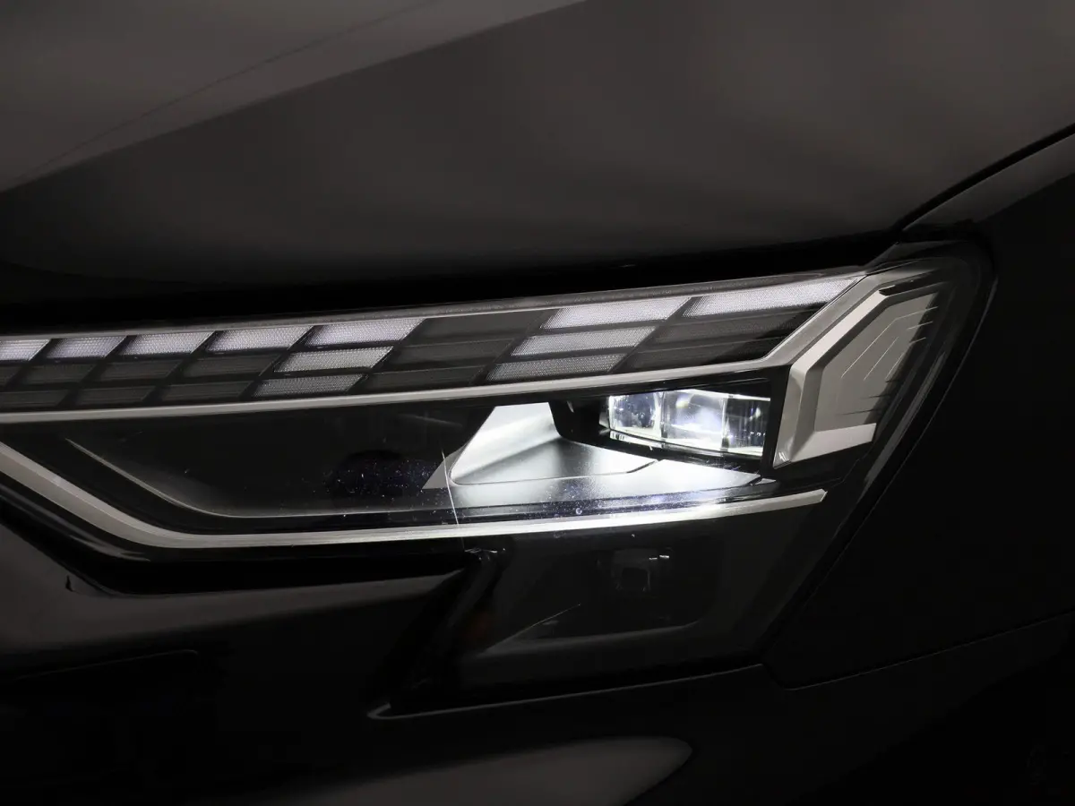 40 TFSI e S edition 204 PK | Adaptive cruise control | Achteruitrijcamera | Stoelverwarming | Climate control | Navigatie | Optiekpakket zwart plus | SONOS | Smartphone interface | Lichtmeta