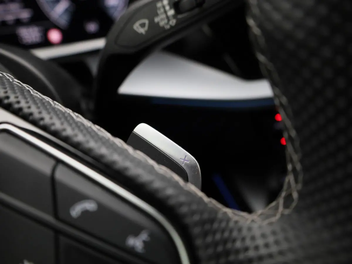 40 TFSI e S edition 204 PK | Adaptive cruise control | Achteruitrijcamera | Stoelverwarming | Climate control | Navigatie | Optiekpakket zwart plus | SONOS | Smartphone interface | Lichtmeta